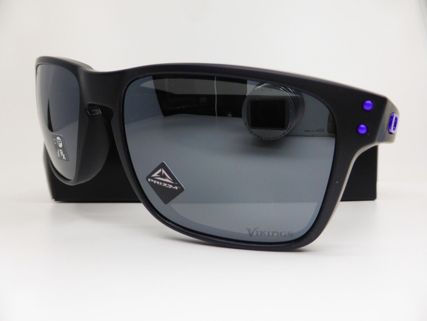 Oakley Holbrook