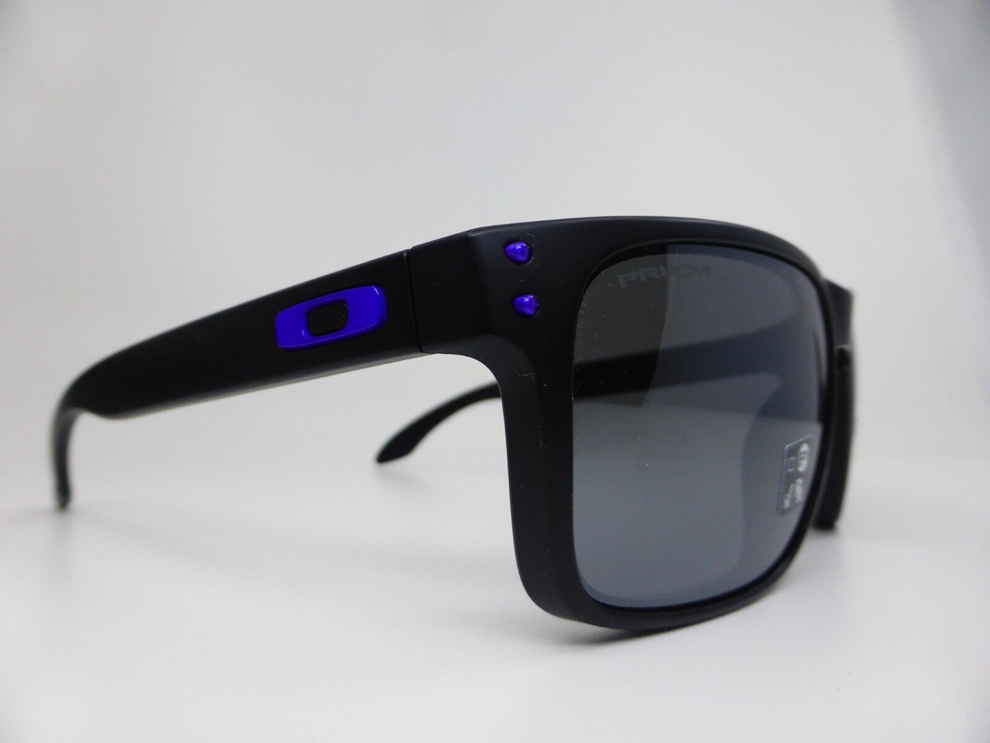 Oakley Holbrook
