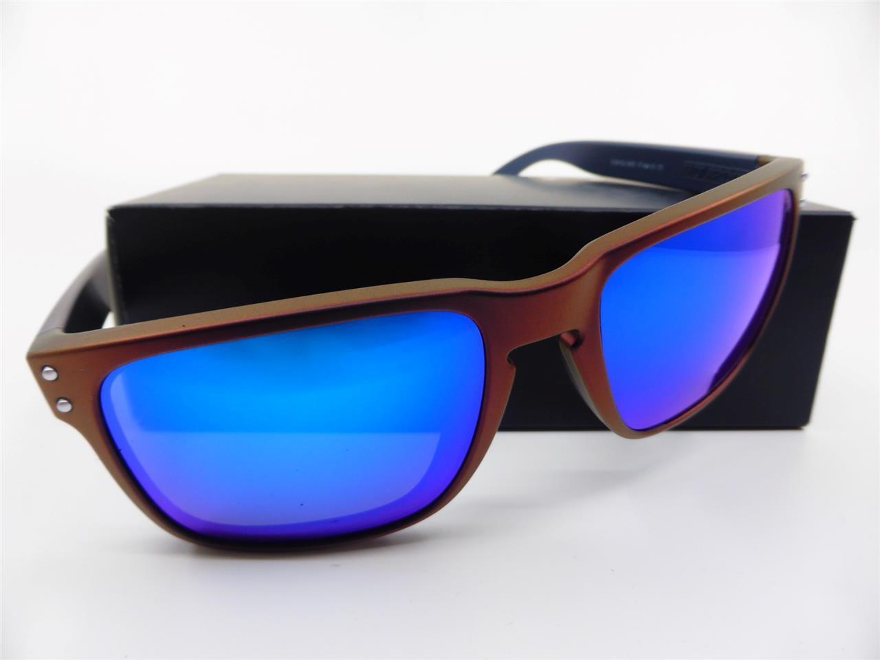 Oakley Holbrook