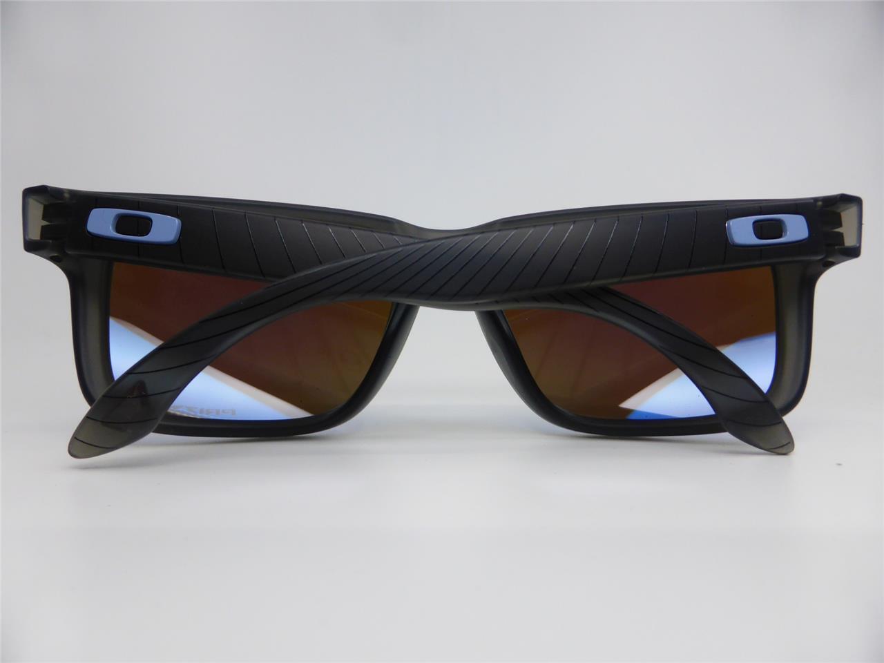 Oakley Holbrook