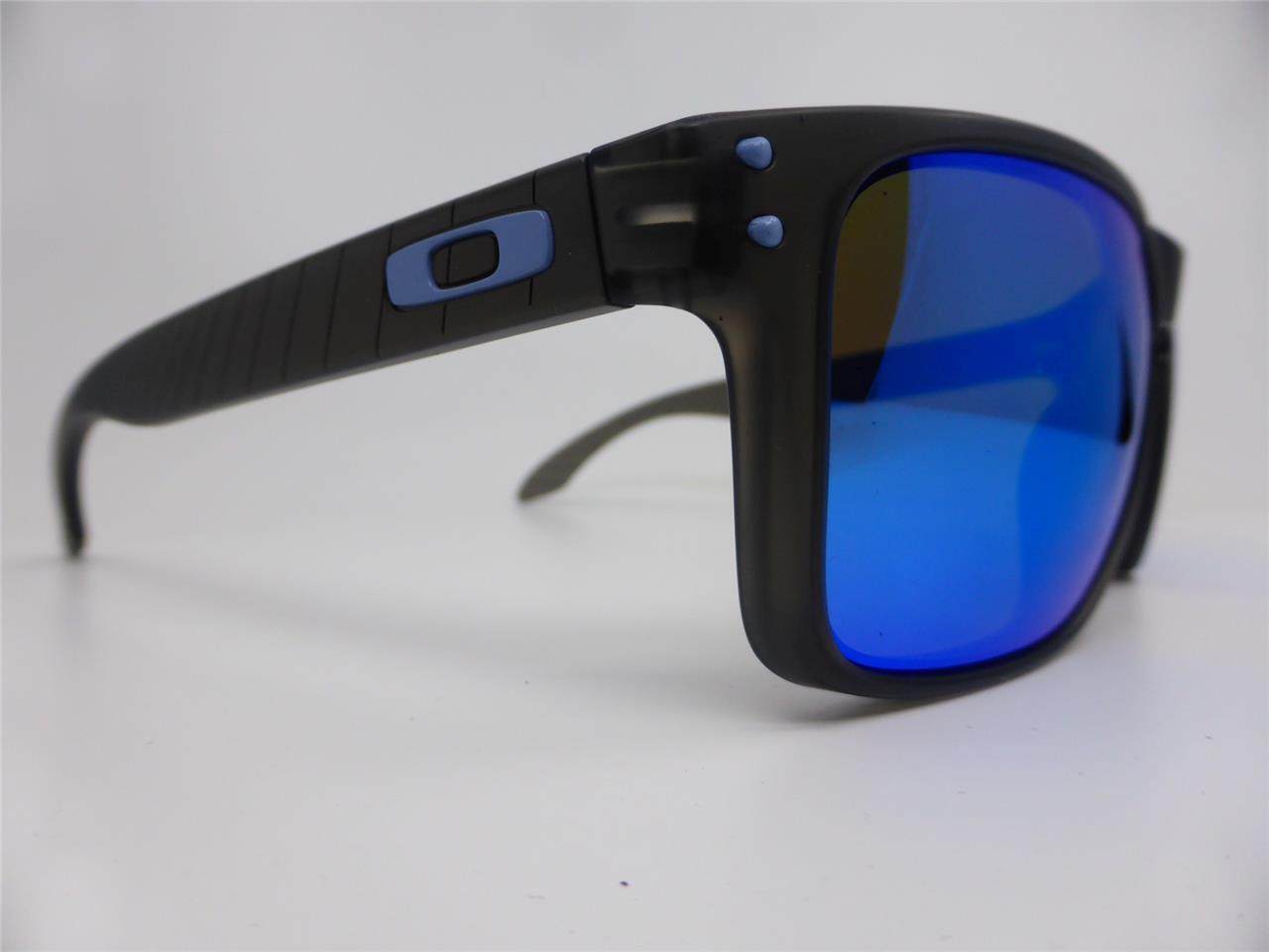 Oakley Holbrook